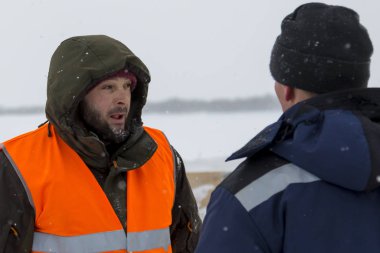 İnşaat sitesi söz, iyi bir ruh hali montajcılar vardır