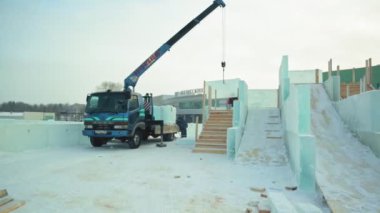 İş yerindeki hidrolik manipülatör sürücüsü