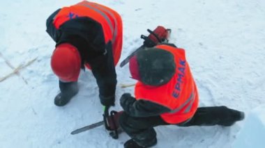 İşçi derleyicisi elektrikli testere buz tabakasını özelleştirdi
