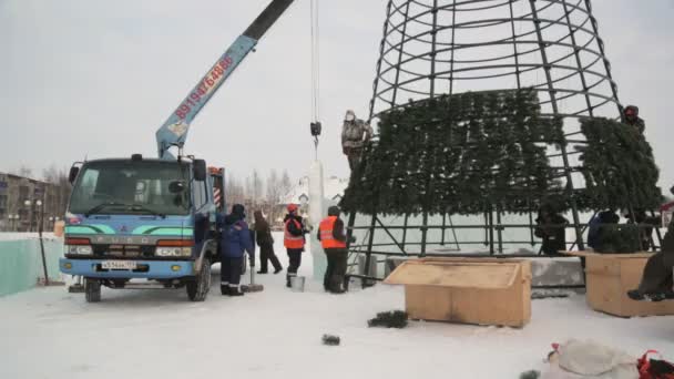 クリスマスイブに氷の町を建設 — ストック動画