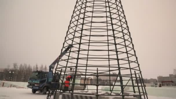 Строительство Ледяного Городка Канун Рождества — стоковое видео