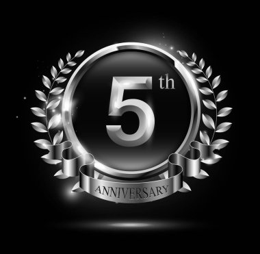 5 yıl yıldönümü kutlama logo halkalı ve şerit, defne çelengi tasarım gümüş