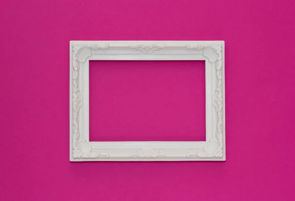 Beyaz çerçeveli renkli kağıt minimal arkaplan.