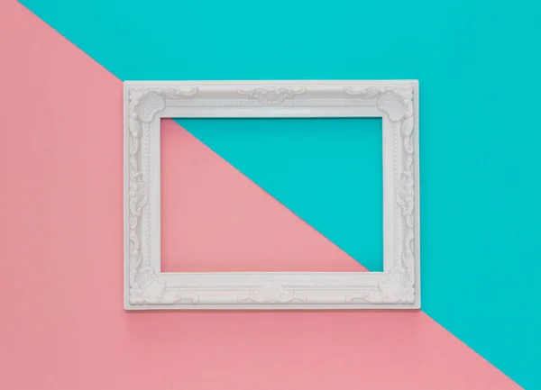 Beyaz çerçeveli renkli kağıt minimal arkaplan.