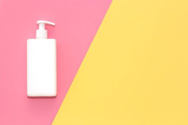 Spa kozmetik beyaz küvet, markalaşma modeli, renk arkaplanı üst görünümü