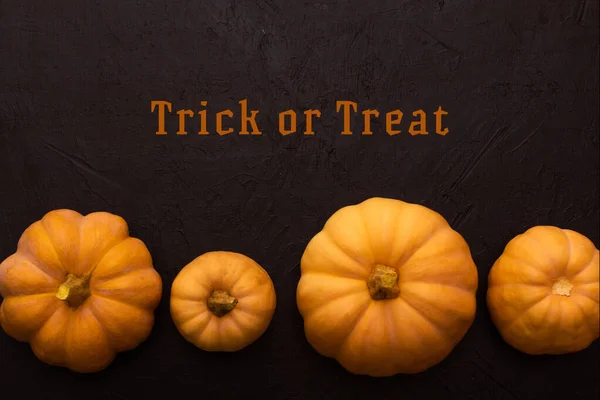 Siyah masadaki balkabakları. Cadılar Bayramı geçmişi