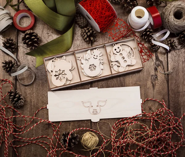 Conjunto Varios Juguetes Navideños Madera Para Árbol Navidad Encuentra Caja — Foto de Stock