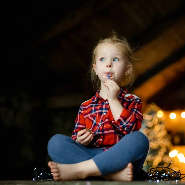 Cute Toddler Girl Eating Chocolate Egg Sitting Hunting House Decorated — Stock Photo, Image