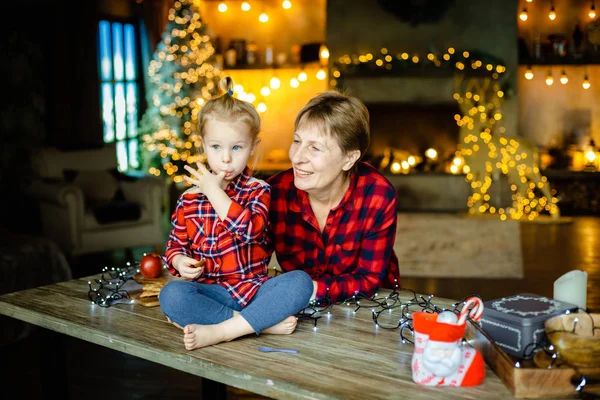 Grandmother Granddaughter Together Meet Christmas Morning Hunting House Decorated Garlands — Stock Photo, Image