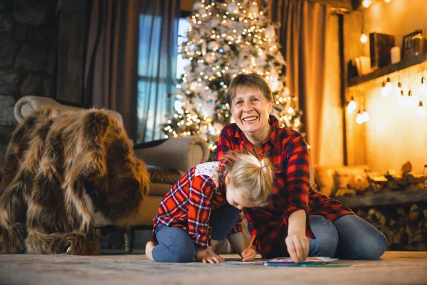 Grandmother Granddaughter Sitting Carpet Front Tree Draw Family Christmas Concept — Stock Photo, Image