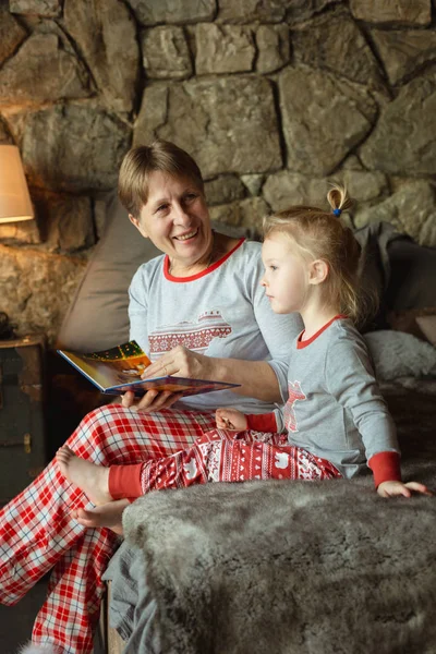 Grandma Granddaughter Have Fun Together Reading Book Bed Family Christmas — Stock Photo, Image