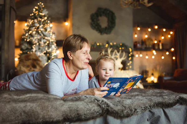Grandma Granddaughter Have Fun Together Reading Book Bed Family Christmas — Stock Photo, Image