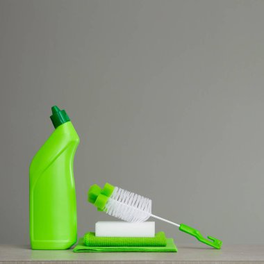 Yeşil temizlik ürünleri ve araçlar kümesi için bahar temizliği.