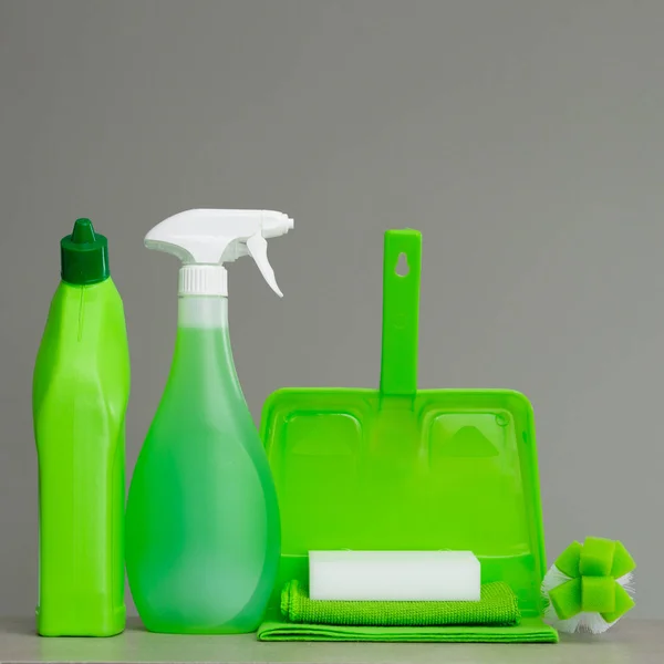 Bottiglia Detergente Verde Flacone Spray Pennello Spugna Misurino Polvere Fondo — Foto Stock