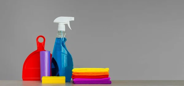 Colorido Conjunto Herramientas Para Limpieza Casa Neutral Concepto Limpieza Primavera —  Fotos de Stock