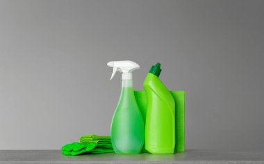 Yeşil bahar temizliği için ayarlayın. Kopya alanı, nötr arka plan.