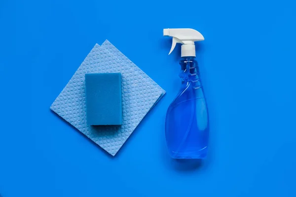 Transparent Blue Sprayer Window Cleaner Rags Sponge Blue Background View — Stock Photo, Image