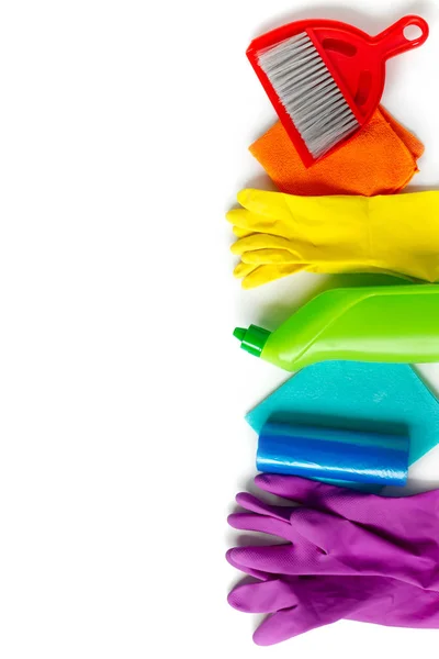 清洁产品一套彩虹颜色隔离在白色背景上 春季清洁的概念 顶部视图 复制空间 — 图库照片