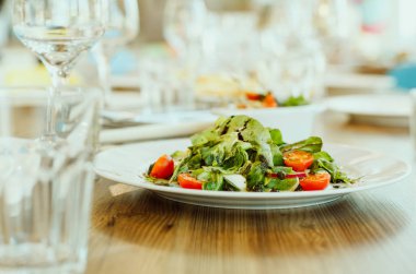 Vejetaryen yemek - taze sebze salatası