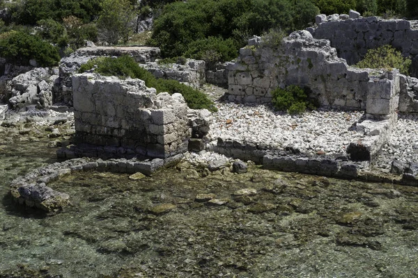 Türkiye'de antik bir kentin parçaları