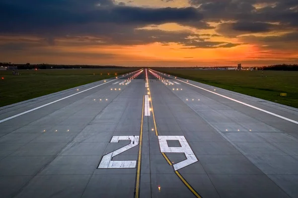 Vista Aérea Fuga Aeroporto Vazio Com Marcações Para Desembarques Designação Fotografias De Stock Royalty-Free