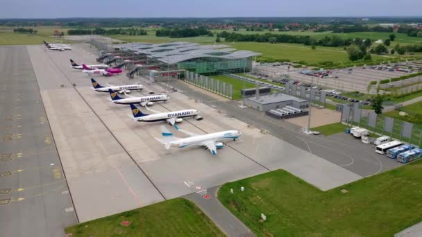 Wroclaw Polsko Června 2020 Letadla Ryanair Wizz Air Enter Zaparkovaná — Stock video