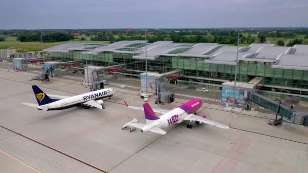 Wroclaw Polônia Junho 2020 Vista Aérea Aeroporto Wroclaw Movimento Deslizamento — Vídeo de Stock