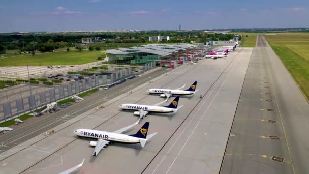 Breslavia Polonia Giugno 2020 Dolly Trova Lungo Aeroporto Breslavia Vista — Video Stock