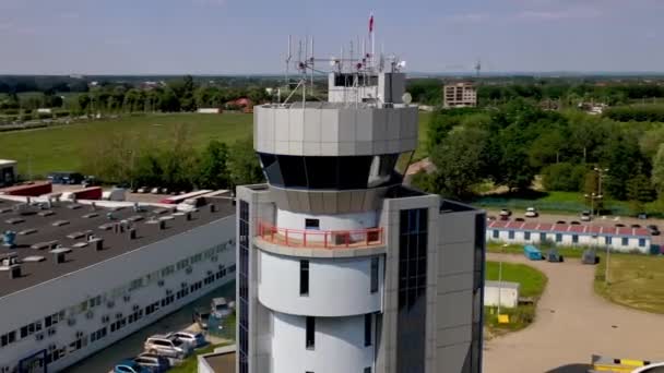 Wroclaw Polônia Junho 2020 Orbitando Torno Moderno Edifício Torre Twr — Vídeo de Stock