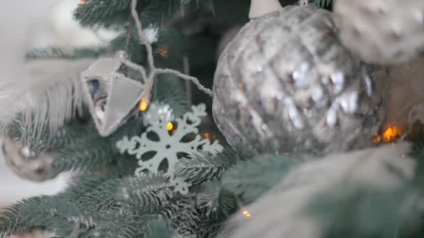 Grote Kerstboom Met Prachtige Speelgoed — Stockvideo