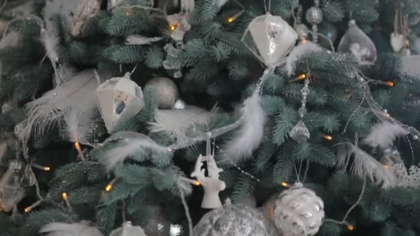 Grote Kerstboom Met Prachtige Speelgoed — Stockvideo