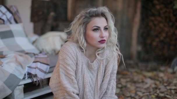 Blonde Girl Beige Sweater Photo Shoot — Stock Video