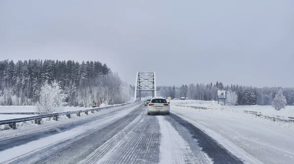 We drive in a magnificent winter landscape with icy roads and beautiful views. The road goes from Lule on the coast of Norrbotten to Jokkmokk in Swedish Lapland and on to a small lake far out in the wilderness — Stock Image Drive Magnificent Winter Landscape Icy Roads Beautiful Views Road Goes Stock Image