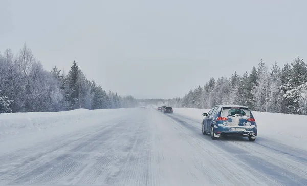 We drive in a magnificent winter landscape with icy roads and beautiful views. The road goes from Lule on the coast of Norrbotten to Jokkmokk in Swedish Lapland and on to a small lake far out in the wilderness — Stock Image Drive Magnificent Winter Landscape Icy Roads Beautiful Views Road Goes Stock Image