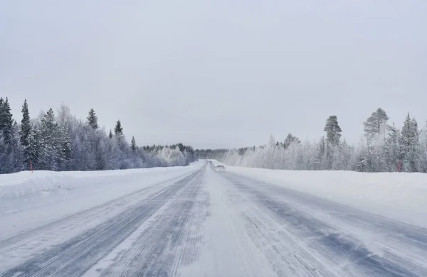 We drive in a magnificent winter landscape with icy roads and beautiful views. The road goes from Lule on the coast of Norrbotten to Jokkmokk in Swedish Lapland and on to a small lake far out in the wilderness — Stock Image Drive Magnificent Winter Landscape Icy Roads Beautiful Views Road Goes Stock Image
