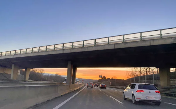 美丽的日落在城市 Eberstalzell 附近的高速公路 奥地利 — 图库照片