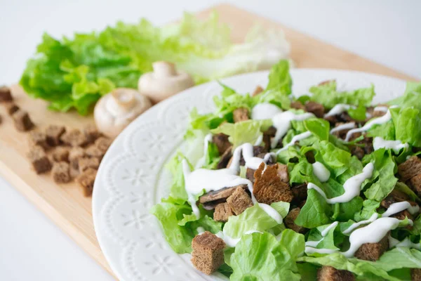 Versione Vegetariana Della Classica Insalata Cesare Con Funghi Invece Pollo — Foto Stock