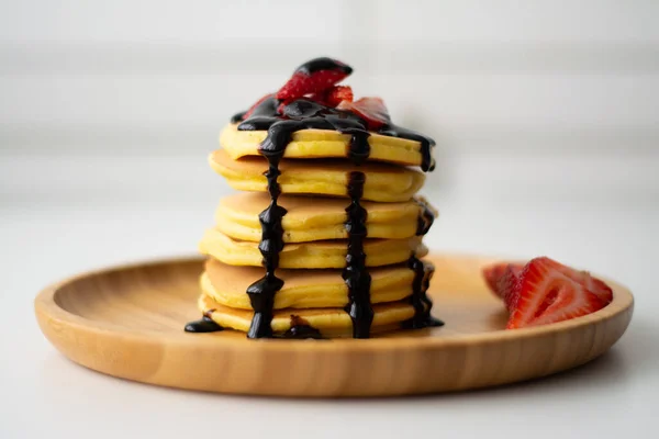 Stack Fluffy Breakfast American Pancakes Strawberries Chocolate Sauce Syrup Pouring — Stock Photo, Image