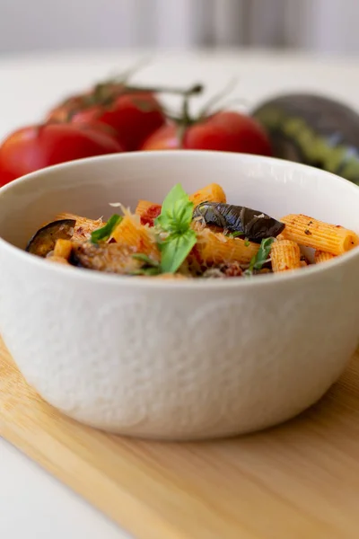 Traditionell Italiensk Maträtt Pasta Alla Norma Med Tomater Aubergine Vitlök — Stockfoto