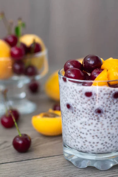 Healthy Vegan Breakfast Chia Seed Pudding Topped Fresh Apricots Cherries — Stock Photo, Image