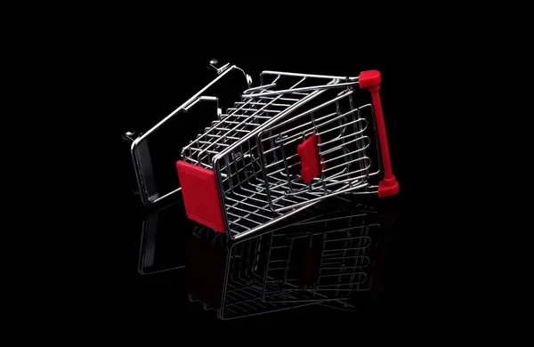 黒の背景に空のショッピングカート — ストック写真