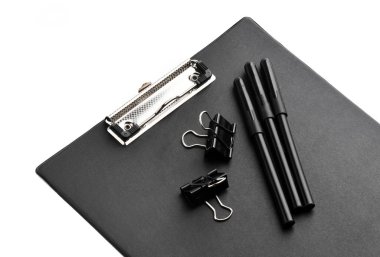 Bir dizi siyah ofis aksesuarları