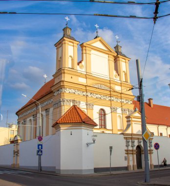 Cephe ve yüksek savunma görünümü Church Of duvarlar