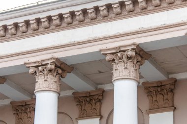 sütun Tekstil işçi Grodn Sarayı girişinde