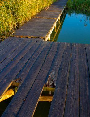 Eski iskelede arazi için yol