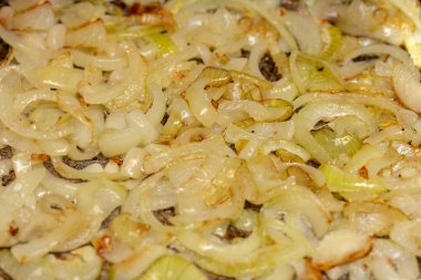 soğan yarım yüzük, altın kahverengi kadar kızarmış