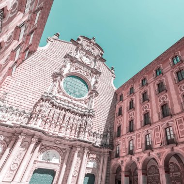 Santa Maria de Montserrat Benedictine Manastırı avlusu