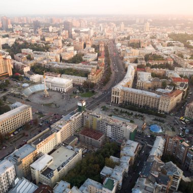Kiev - Khreshchatyk'a, Avrupa Meydanı, bağımsızlık Meydanı, Stalin ve modern mimari merkezi sokak havadan görünümüne. Ukrayna