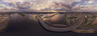 Kiev şehir büyük havadan görünümü Panoraması günbatımı Darnytsky Köprüsü manzaralı