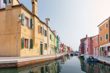 Burano, Venedik, İtalya 'daki renkli evler